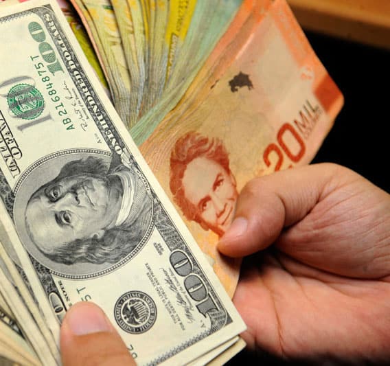costa-rica-money-exchange-dollars-colones